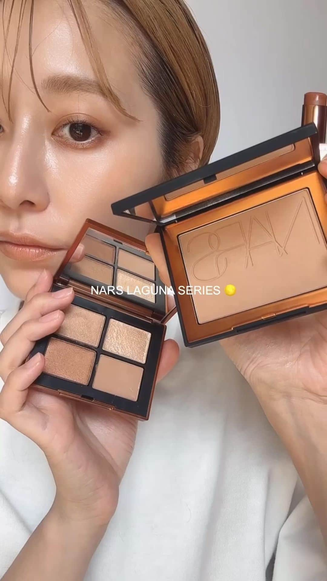 石田一帆のインスタグラム：「ALL BROWN MAKEUP 🤎  この前載せたNARSのLAGUNAシリーズ お気に入りすぎて動画でも撮りました！  ☑︎アイシャドウ #ナーズ #クワッドアイシャドー 03139  ☑︎マスカラ #ディーアップ  #パーフェクトエクステンションマスカラ BR  ☑︎アイライナー #ラブライナー #ラブライナーリキッド BR  ☑︎チーク #ラグナブロンジングパウダー 100  ☑︎リップ #アフターグローリップバーム 03251 ↓ #オサジ #ニュアンスフェイスカラー 06  #ik_make#nars#narscosmetics#narseyeshadow#ナーズ#クワッドアイシャドー03139#ラグナブロンジングパウダー100#アフターグローリップバーム03251#ベージュメイク#ディーアップマスカラ#カジュアルメイク#ブラウンメイク」