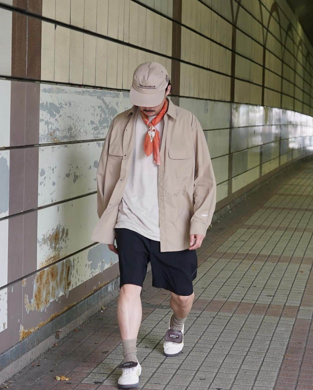 UNITED ARROWS & SONSさんのインスタグラム写真 - (UNITED ARROWS & SONSInstagram)「＜mita sneakers（ミタスニーカーズ）＞× ＜UNITED ARROWS & SONS＞発売のお知らせ  上野にある日本を代表するスニーカー老舗ショップ＜mita sneakers（ミタスニーカーズ）＞と共同制作したのコラボレーションパンツを7月7日（金）に発売します。  今回はスラックスのデザイン・パターン・シルエットをベースにイージーパンツとイージーショーツを展開。  脇裾あたりに入ったリフレクターが特徴的で、ウエストにはDカン付属が付き、脇ポケット内側にはワイヤレスイヤホンなどが収納しやすいサイズのポケットなど細かなディテールもポイントです。  生地はポリエステル強撚糸したトロピカル素材。ドライタッチで程よいハリ感と表情のある表面感、防シワや吸水速乾の機能も兼ね備えております。  デザイン・生地と様々な機能性があり快適でルーズになり過ぎないエレガントな仕上がりになっています。  ■価格 パンツ：¥23,100（tax in） ショーツ：¥20,900（tax in）  ■取り扱い店舗： ユナイテッドアローズ＆サンズ、ユナイテッドアローズ 心斎橋店、札幌店、大分店、オンラインストア  #mitasneakers  #UnitedArrowsAndSons #UnitedArrows」7月6日 19時40分 - unitedarrowsandsons