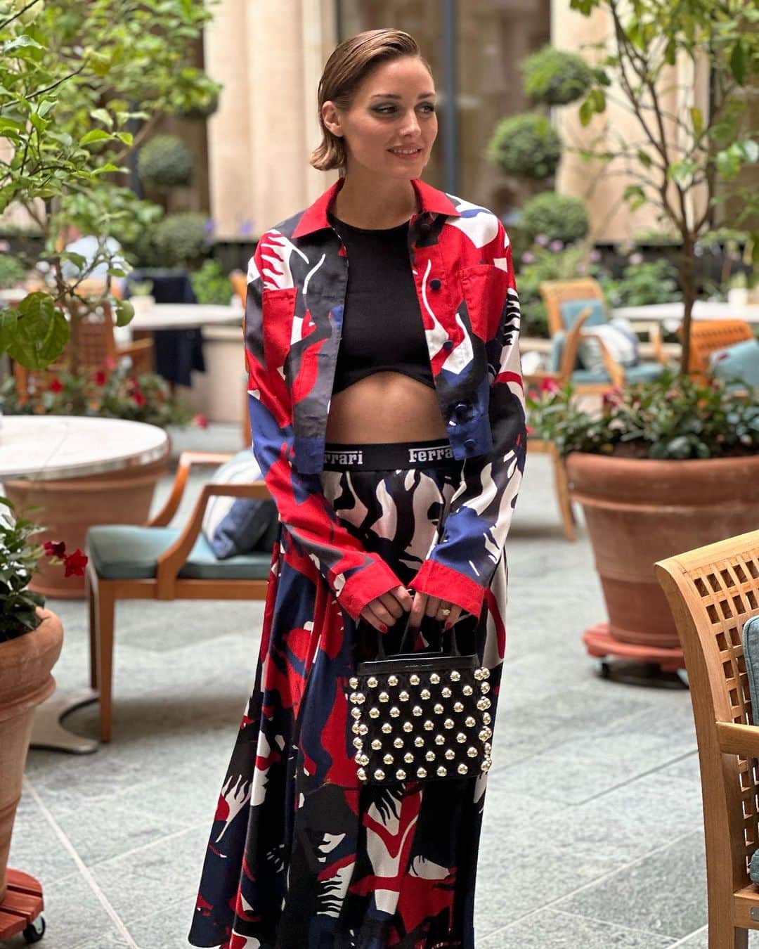 オリヴィア・パレルモのインスタグラム：「🩷✨Love my garden terrace 💚at my home in Paris @parkhyattparis」
