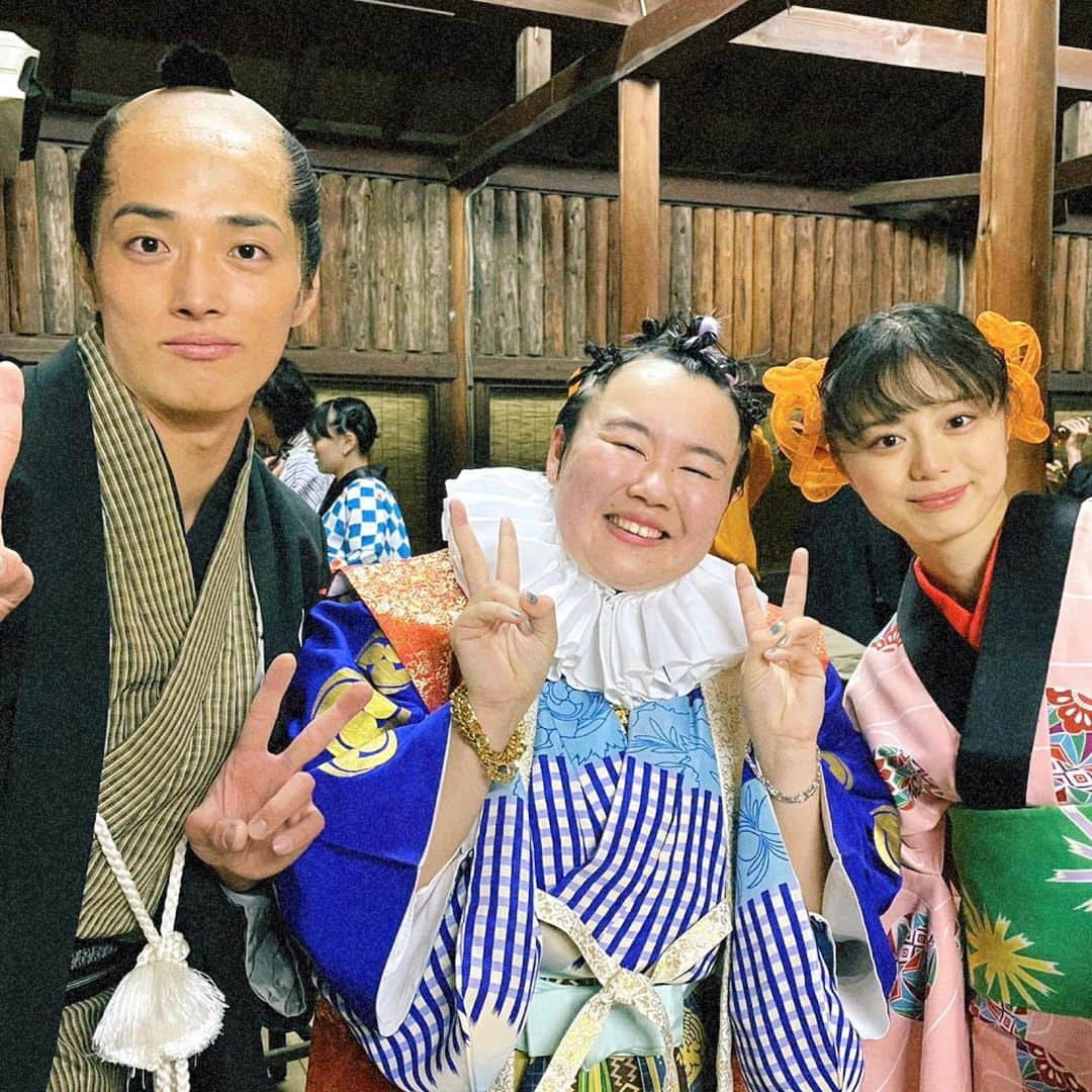 紺野彩夏のインスタグラム：「📢おしらせ GReeeeNさんの「WONDERFUL」のMVに出演させていただきました☺︎ ポップで楽しい映像になっているので、ぜひご覧ください〜！」