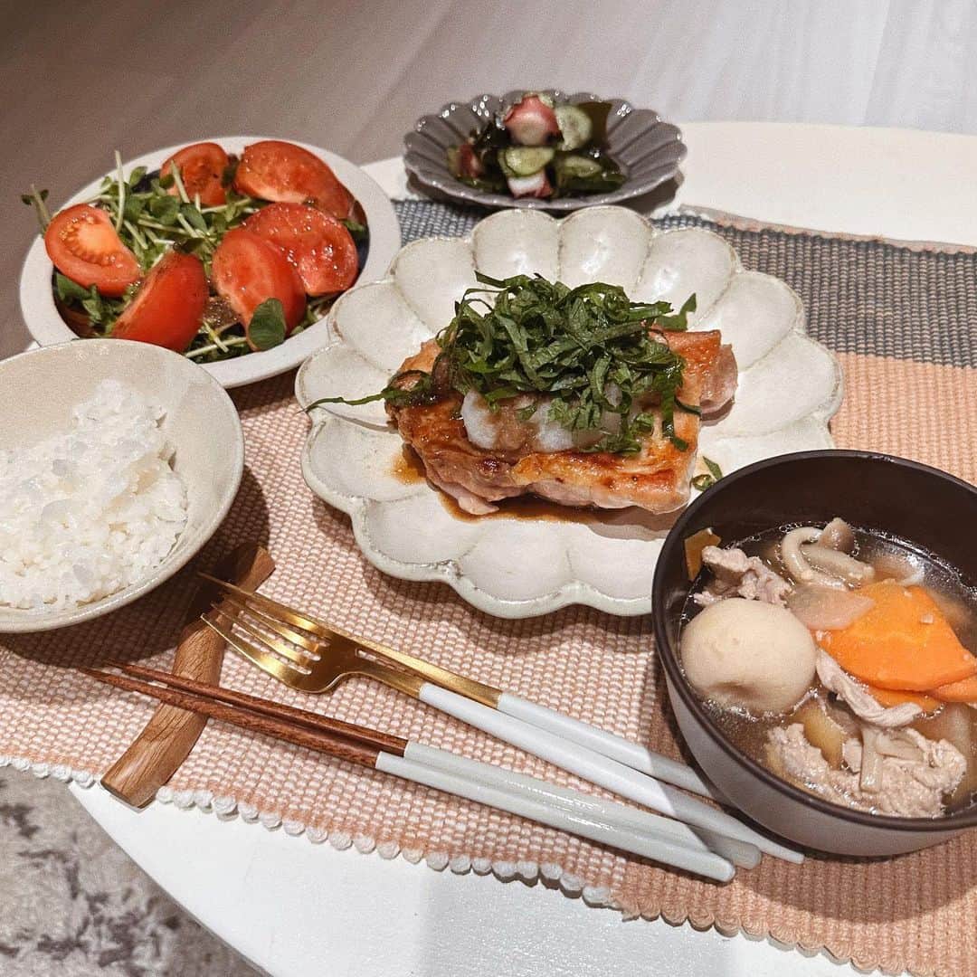 のインスタグラム：「豆苗サラダすき🪿 #おうちごはん」