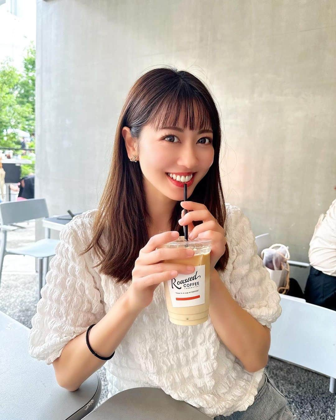 小山ひかるのインスタグラム：「Cafe time☕️✨  暑い日が続きますが 水分をたくさん摂って ご飯もたくさん食べて 元気に過ごしましょう〜❤️ . . #happy #smile #cafe #渋谷カフェ #渋谷 #shibuya #ランチ #lunch #roastedcoffee #roastedcoffeelaboratory」