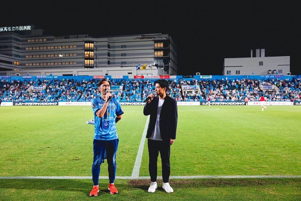 永田拓也さんのインスタグラム写真 - (永田拓也Instagram)「7月1日の横浜FC vs G大阪戦にて引退セレモニーをさせていただきました。 現役時代、大した実績もない私ですが横浜FCさんのご厚意に感謝してます。 ありがとうございます。 横浜FCでは色んな思い出があります。 在籍も5年間させてもらい、沢山の幸せな思い出、苦しい思い出もあります。 横浜FCでの経験や学びが間違いなく、その後のサッカー人生を豊かにしてくれました！ また、大好きな三ツ沢でサッカー選手ではなくなった私を温かく迎えてくれたサポーターの皆さん！ 本当に幸せな時間でした！！ ありがとうございました！ 試合前のトークショーも楽しかった！  #横浜FC」7月6日 20時01分 - takuya__nagata