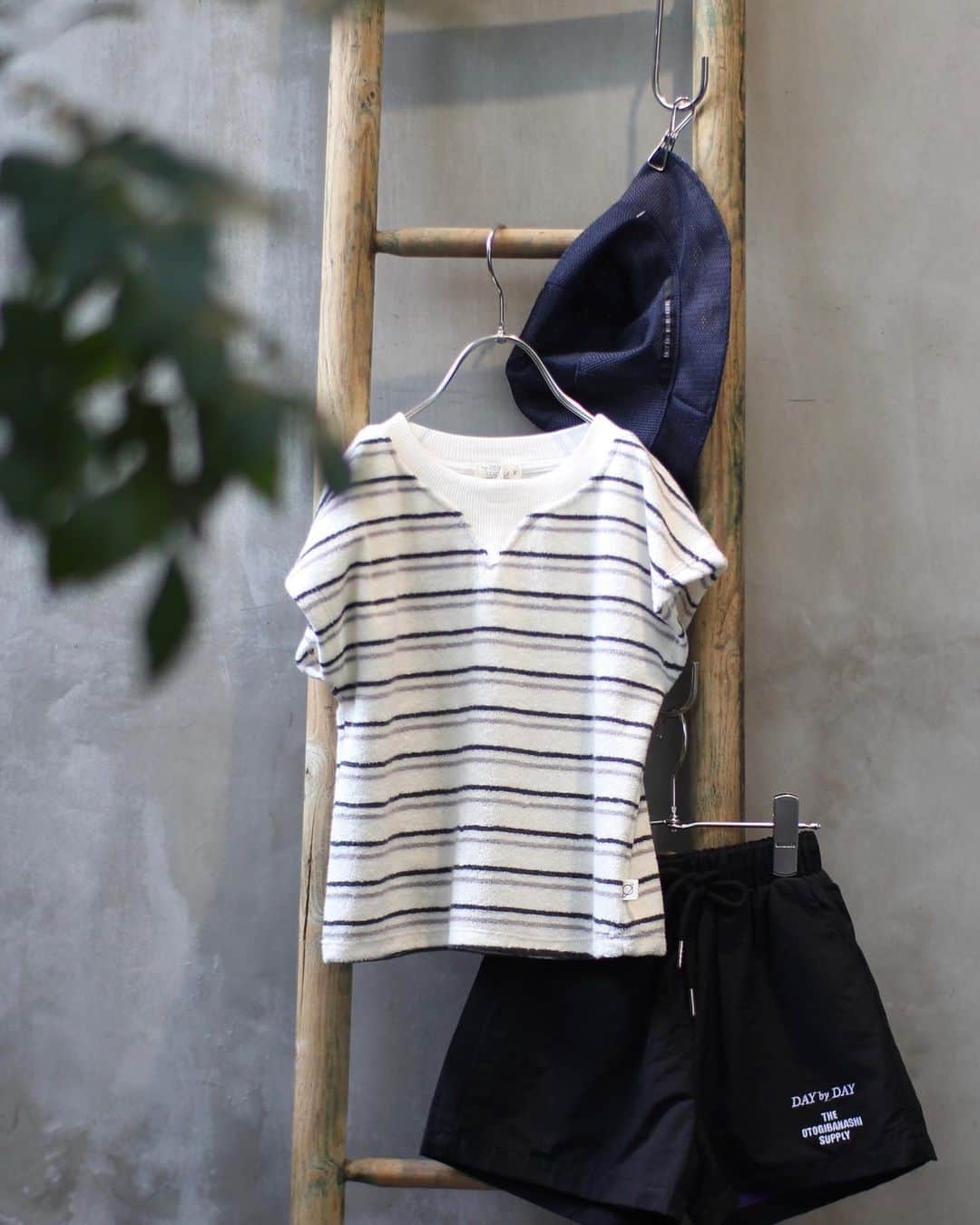 tocon (トコン) のインスタグラム：「パイル地が夏らしいMyLittleCozmoの タオリングTシャツ。  コーディネートも色味を選ばないのがうれしいポイント💓 男の子はもちろん女の子も使っていただけますよ😊💓  明日は11:00〜18:00OPEN🚩 皆様のご来店心よりお待ちしております😊」