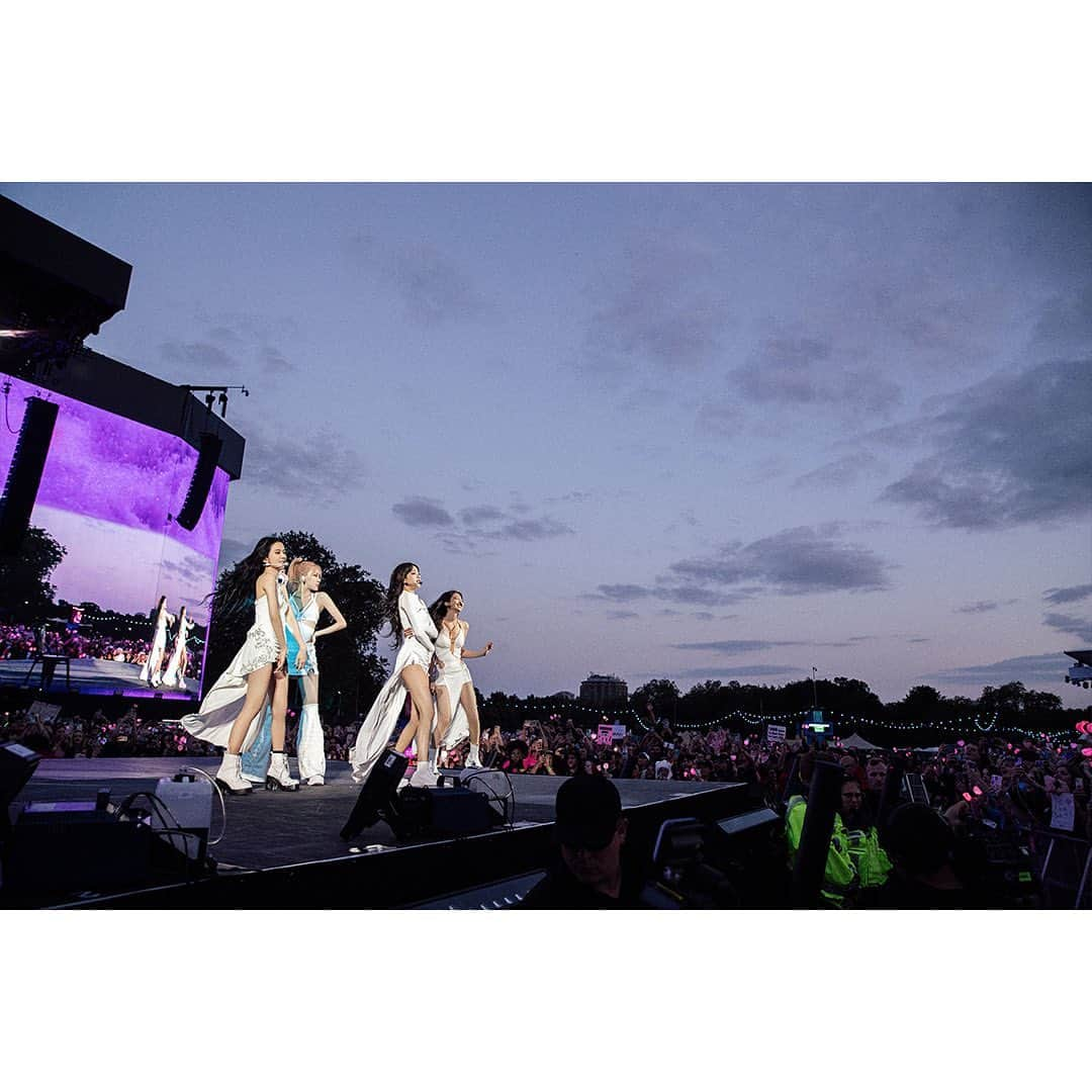 BLACKPINKさんのインスタグラム写真 - (BLACKPINKInstagram)「What an unforgettable moment. Thank you so much @bsthydepark for having us this year. We had so much fun with this amazing crowd!💫 Hope you enjoyed your time with us as well, and we’ll be looking forward to seeing everyone again🩷  #BLACKPINK #블랙핑크 #BSTHydePark #HEADLINER #YG」7月6日 20時00分 - blackpinkofficial