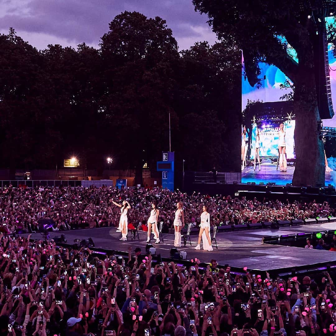 BLACKPINKのインスタグラム：「What an unforgettable moment. Thank you so much @bsthydepark for having us this year. We had so much fun with this amazing crowd!💫 Hope you enjoyed your time with us as well, and we’ll be looking forward to seeing everyone again🩷  #BLACKPINK #블랙핑크 #BSTHydePark #HEADLINER #YG」