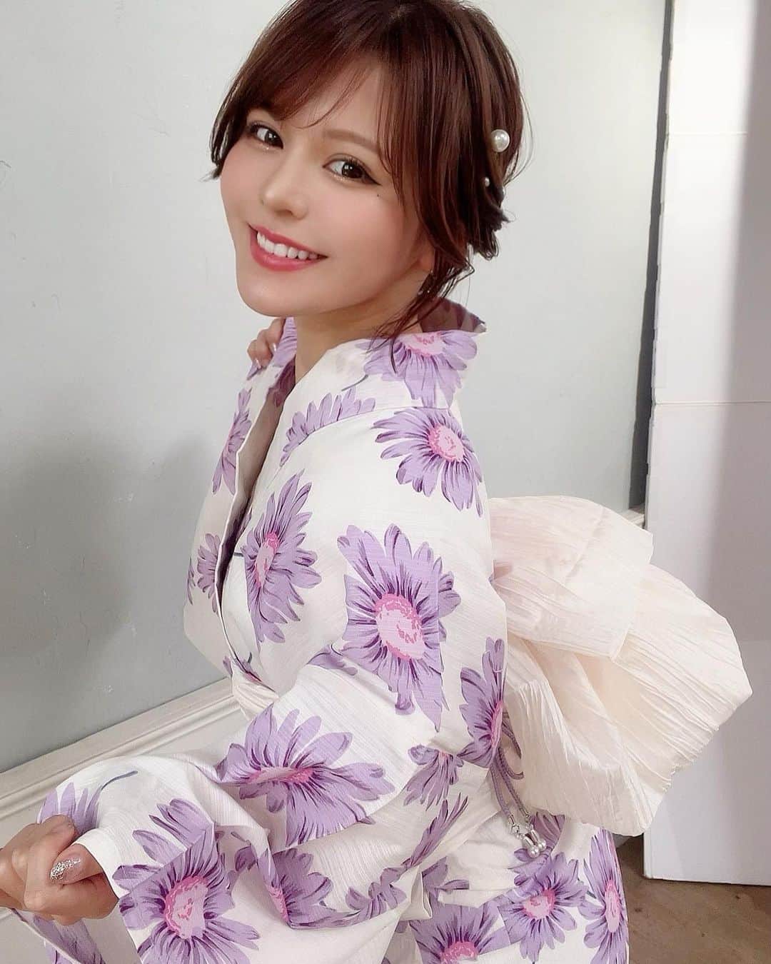 ななぴのインスタグラム：「もう気づいたら7月！早いね🌻 浴衣着て花火大会行きたいなあ〜 今年はどこの花火大会もすごく混みそう！ 今からでも行けそうな花火大会ってどこがあるんだろう🤦🏼‍♀️予約いっぱいなのかなあ〜？🥲」