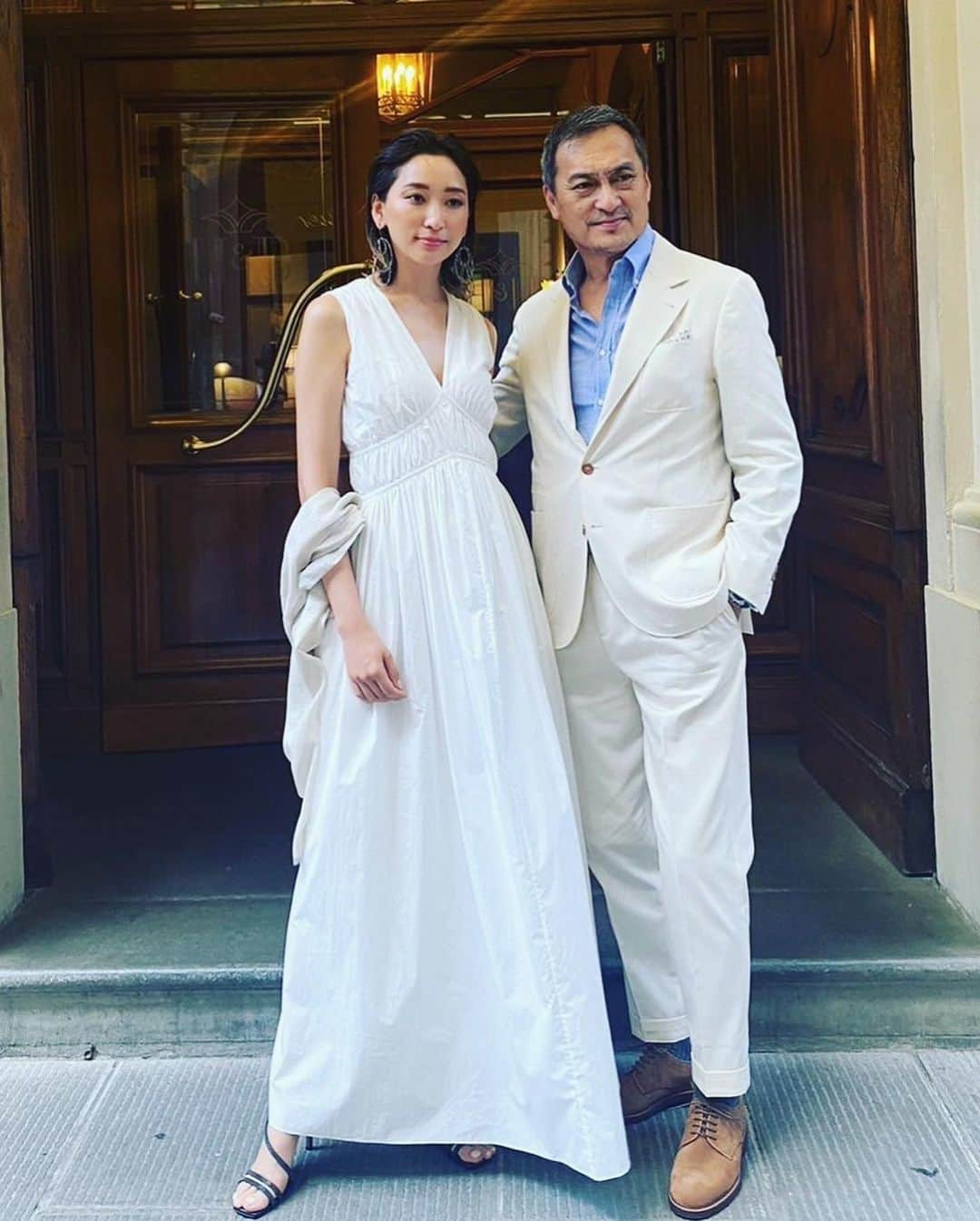 杏さんのインスタグラム写真 - (杏Instagram)「I was in Florence, Italy, with my father. We went to a party in a very beautiful historic church.  You can see it on YouTube!  @kenwatanabe____   父とイタリアのフィレンツェに行ってきました！ パーティにご招待いただいた時の写真です。 YouTubeでも少しその様子を見ていただけます☺️🇮🇹viva!!」7月6日 20時03分 - annewatanabe_official