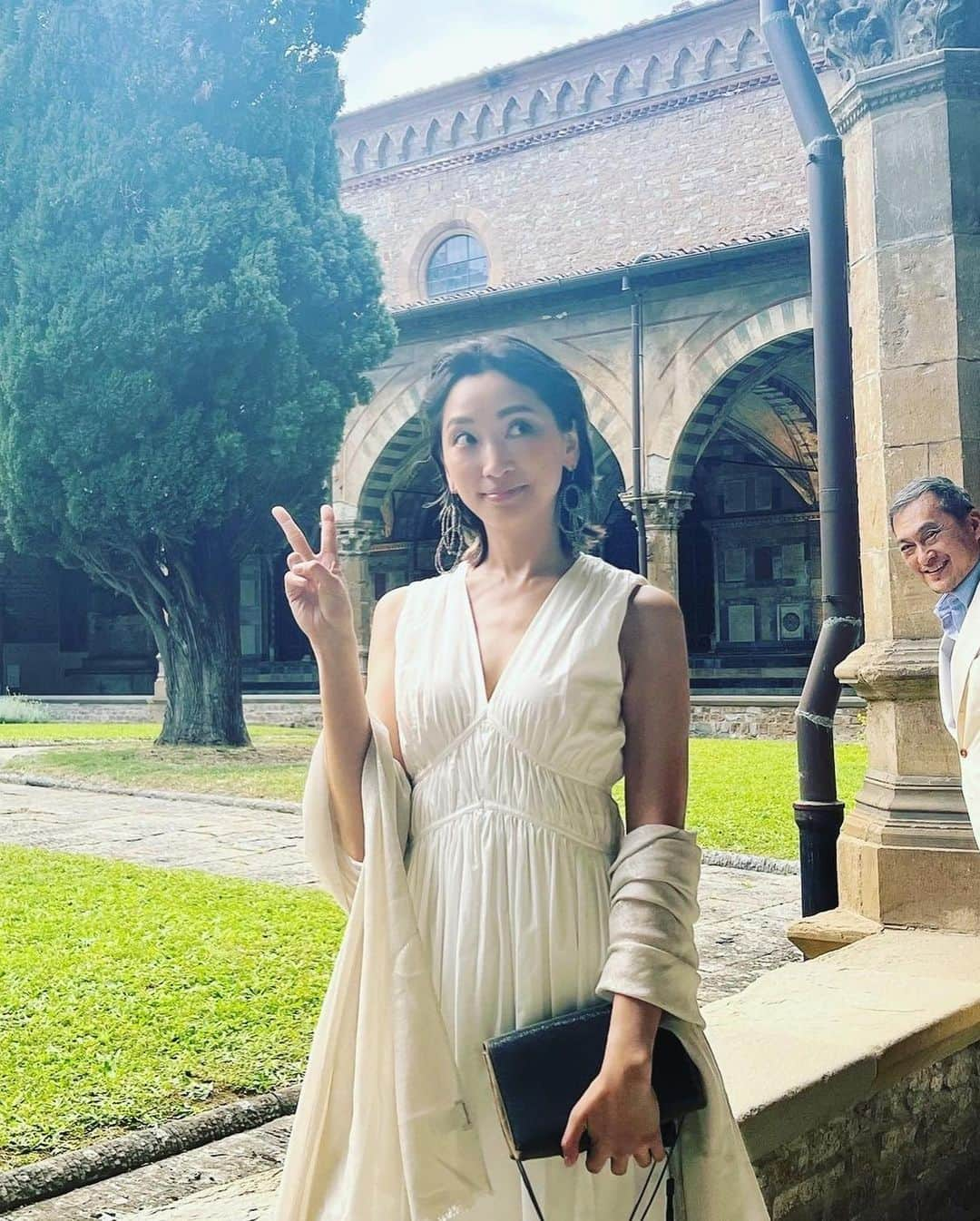 杏さんのインスタグラム写真 - (杏Instagram)「I was in Florence, Italy, with my father. We went to a party in a very beautiful historic church.  You can see it on YouTube!  @kenwatanabe____   父とイタリアのフィレンツェに行ってきました！ パーティにご招待いただいた時の写真です。 YouTubeでも少しその様子を見ていただけます☺️🇮🇹viva!!」7月6日 20時03分 - annewatanabe_official