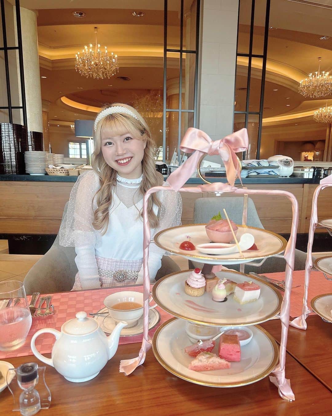 中川千尋のインスタグラム：「VIPと一緒に #ヌン活   一緒にいるだけで楽しいし ずーっとお話ししちゃうの 元々お喋りちゃんなんだけどねワラ  #アフターヌーンティー #アフヌン #ピーチ」