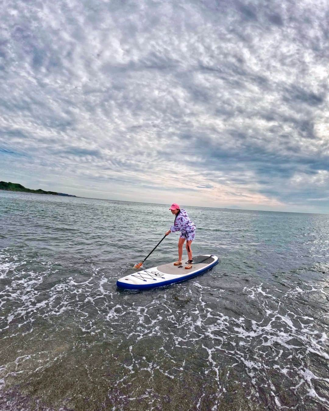 芳美リンさんのインスタグラム写真 - (芳美リンInstagram)「夏を謳歌！🌊  #湘南SUPガール#和田長浜#和田長浜海岸#アウトドア女子#keenjapan#sup#サップ #GoProjp」7月6日 20時07分 - lynn.lynn5