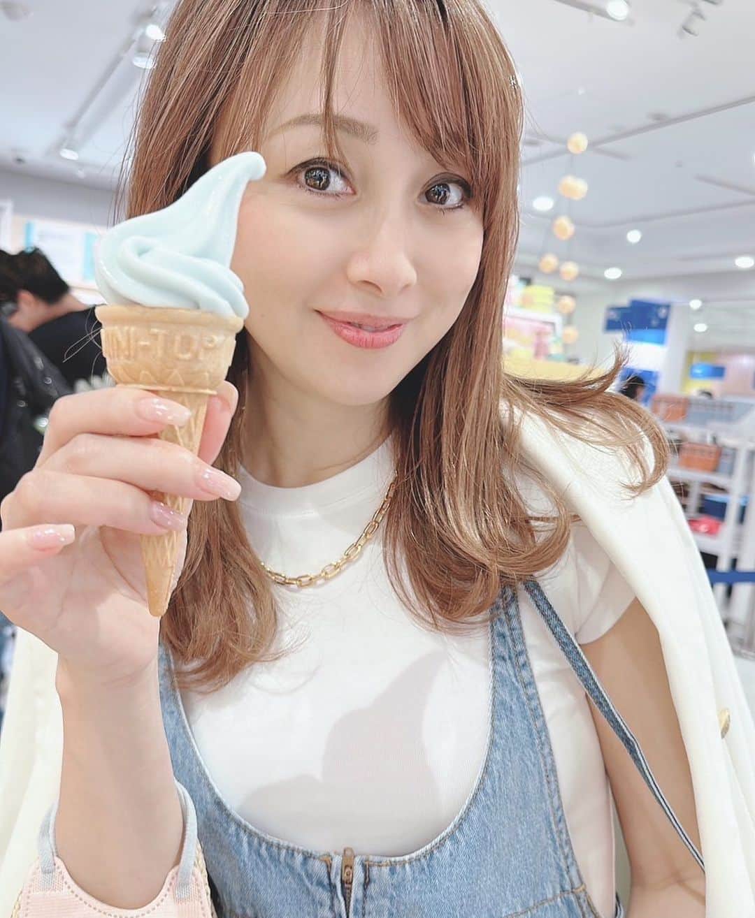 渡辺美奈代さんのインスタグラム写真 - (渡辺美奈代Instagram)「IKEAのソフト  #ラムネソフトクリーム  #IKEA #50円ソフトクリーム  #2つは食べれる  #美味しかったです」7月6日 20時19分 - watanabe_minayo