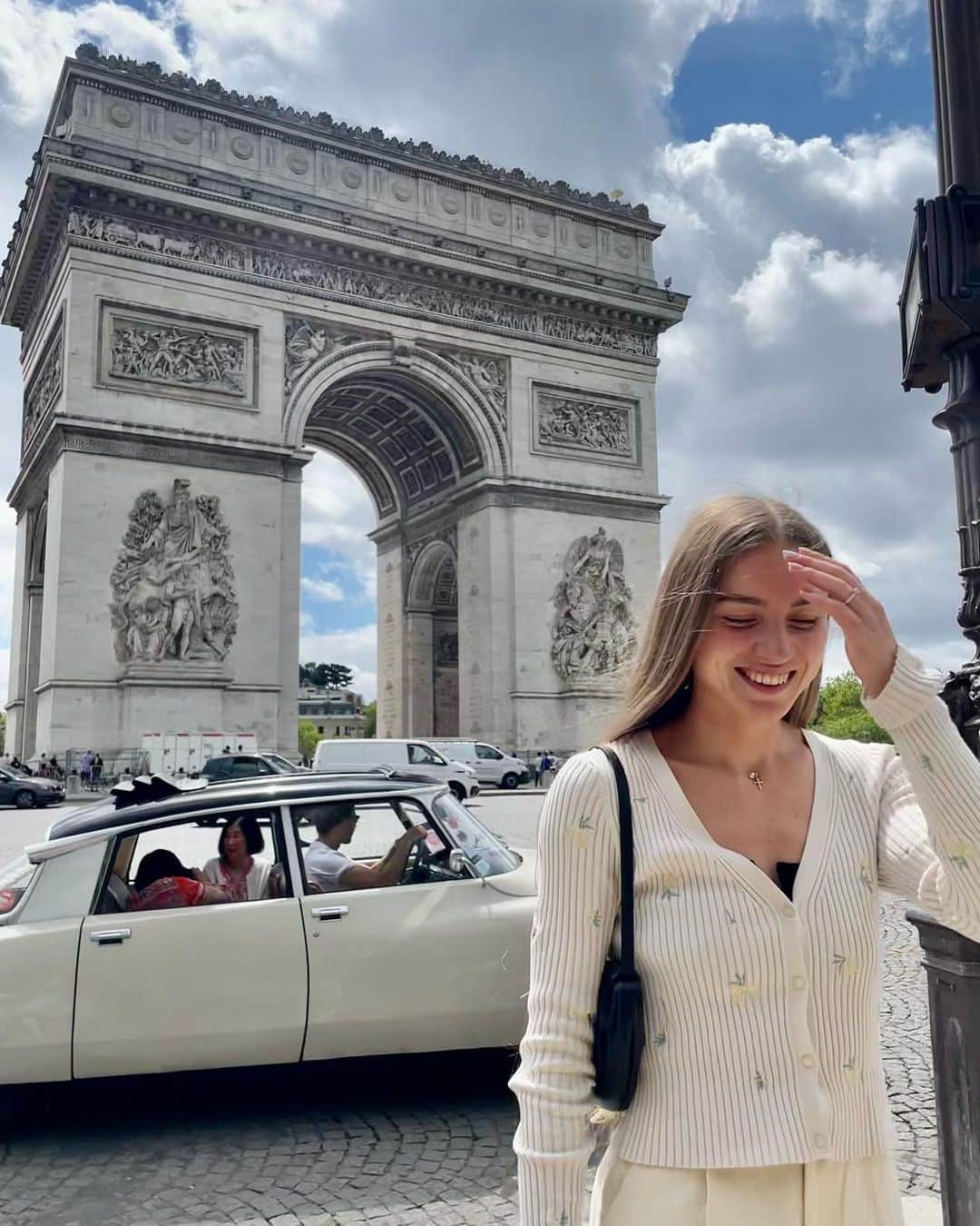 アレキサンドラ・ゴロフキナさんのインスタグラム写真 - (アレキサンドラ・ゴロフキナInstagram)「Arc De Triomphe 🤍🌤️」7月6日 20時12分 - alikalexandra