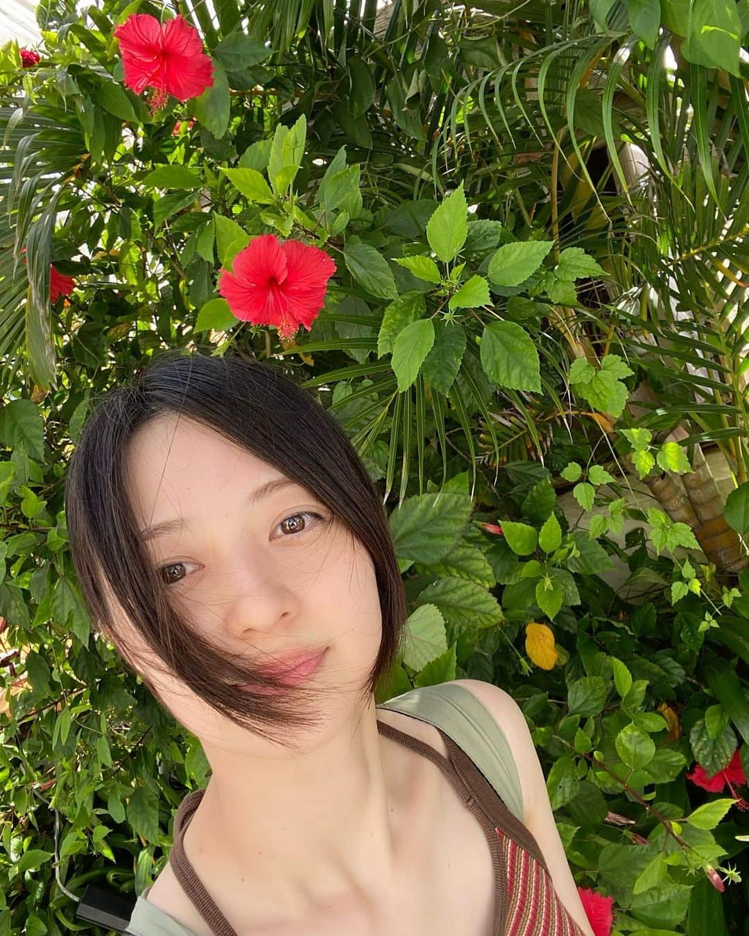 逢沢りなのインスタグラム：「🌴🌺」