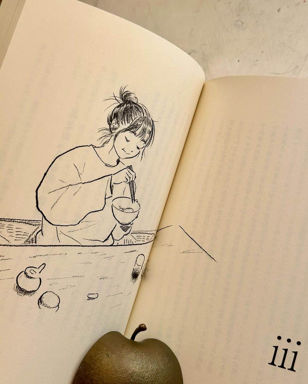 門小雷さんのインスタグラム写真 - (門小雷Instagram)「Cover illustration for “ひとりで食べたい” (“I want to eat alone”)  『ひとりで食べたい: わたしの自由のための小さな冒険 』 （平凡社） 野村麻里 著」7月6日 20時14分 - littlethunder