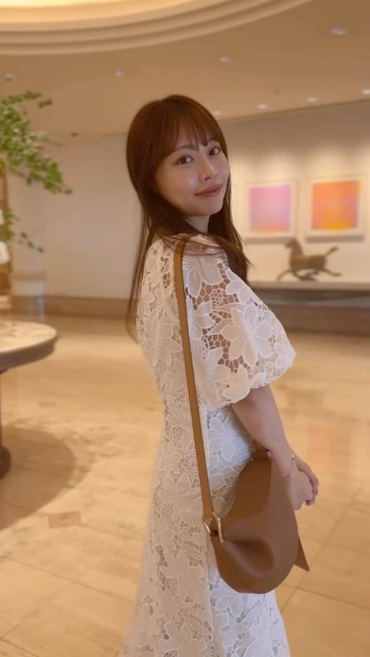 高木由梨奈のインスタグラム：「前の投稿でたくさん質問いただいたワンピースは @leja__official の👗♡ 白ワンピって意外と持ってなかったけど可愛くてお気に入り☺️  #leja #骨格ストレート #骨スト #骨ストコーデ #今日のコーデ」