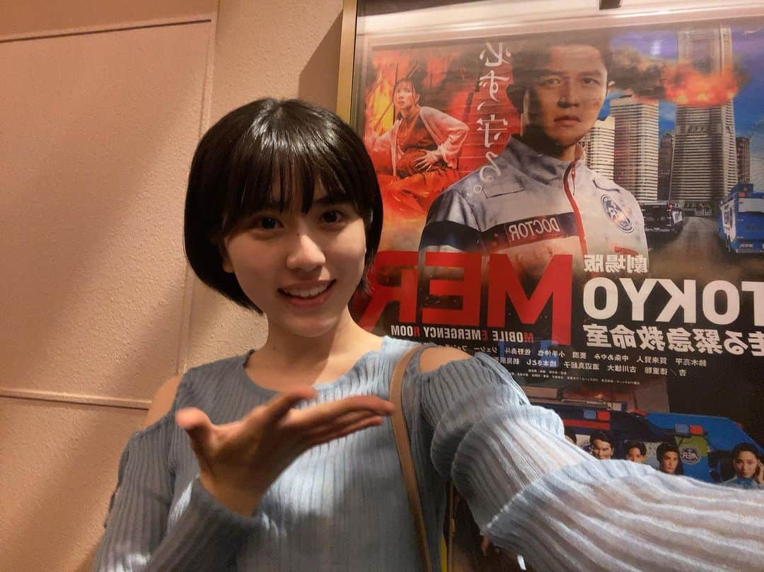 冨波心さんのインスタグラム写真 - (冨波心Instagram)「「TOKYO MER〜走る緊急救命室」観てきました  ずっと観たいと思っていたので観られて嬉しかったです！ ドラマも大好きで、映画館でやっていた予告ですでに大号泣してしまったのですごく楽しみだったのですがやっぱり始まってからほぼ泣いてました…笑 お医者さんの人たちだけでなく周りにいた人たちも必死に命懸けで手伝ってみんなで人を救っている姿にとっても感動しました。また、MERのように今この瞬間に、陰で多くの人を救っている人がいるんだなという気持ちで映画を観ていました。 「待っていては救えない命がある」という言葉を喜多見チーフが言っていた時の目が力強く、たくましくて素敵だなと感じました。 生きている台詞まわしで、演技ではなくドキュメンタリーを見ているかのような気持ちになりました。 個人的に回想シーンが出てきたら必ず毎回泣いてました笑 本当の事故現場のような緊迫感があって、ずっとドキドキしていて息をするのを忘れるほどでした。  #TOKYOMER #冨波心 #スターダストプロモーション #高校生 #高校1年生 #女子高校生 #jk #jk1 #fjk #07 #16 #16yrs #kokoro #kokorotoba #japan #japanesegirl」7月6日 20時26分 - kokoro_toba_official
