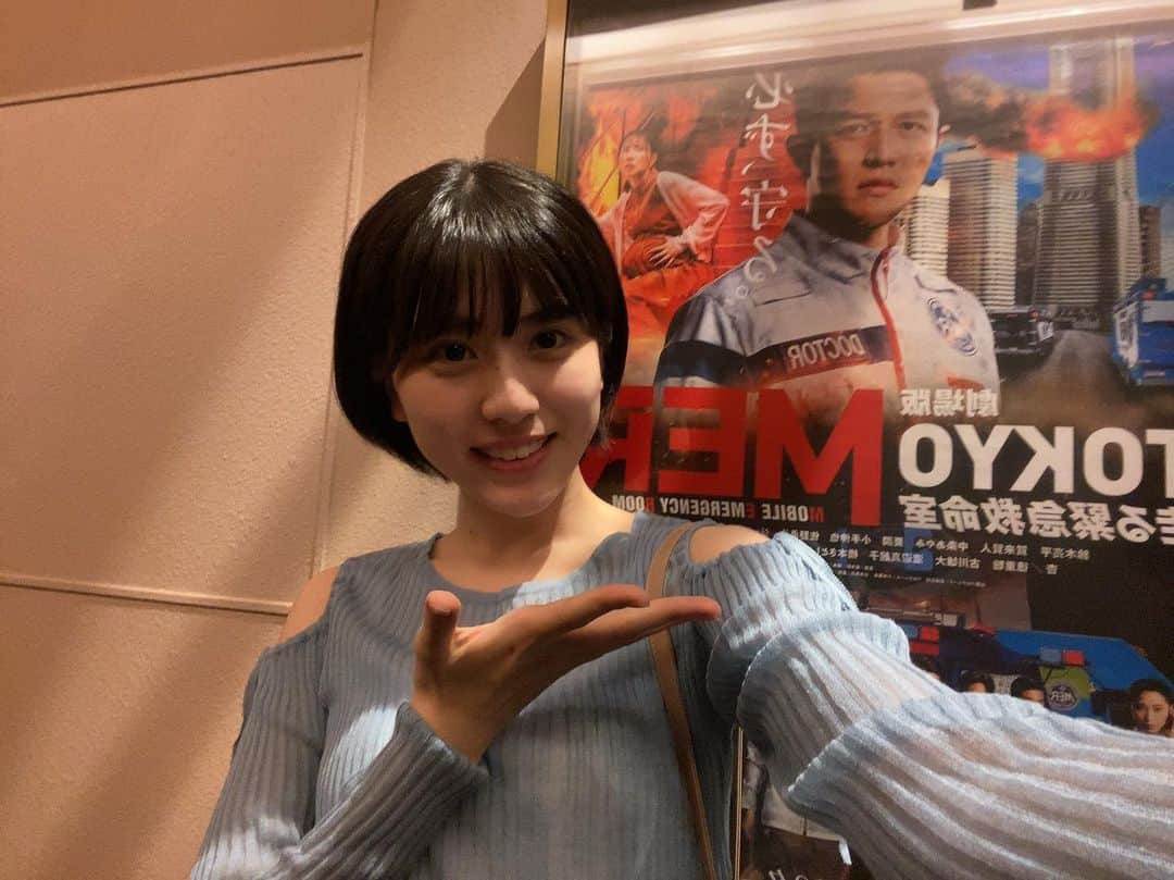 冨波心さんのインスタグラム写真 - (冨波心Instagram)「「TOKYO MER〜走る緊急救命室」観てきました  ずっと観たいと思っていたので観られて嬉しかったです！ ドラマも大好きで、映画館でやっていた予告ですでに大号泣してしまったのですごく楽しみだったのですがやっぱり始まってからほぼ泣いてました…笑 お医者さんの人たちだけでなく周りにいた人たちも必死に命懸けで手伝ってみんなで人を救っている姿にとっても感動しました。また、MERのように今この瞬間に、陰で多くの人を救っている人がいるんだなという気持ちで映画を観ていました。 「待っていては救えない命がある」という言葉を喜多見チーフが言っていた時の目が力強く、たくましくて素敵だなと感じました。 生きている台詞まわしで、演技ではなくドキュメンタリーを見ているかのような気持ちになりました。 個人的に回想シーンが出てきたら必ず毎回泣いてました笑 本当の事故現場のような緊迫感があって、ずっとドキドキしていて息をするのを忘れるほどでした。  #TOKYOMER #冨波心 #スターダストプロモーション #高校生 #高校1年生 #女子高校生 #jk #jk1 #fjk #07 #16 #16yrs #kokoro #kokorotoba #japan #japanesegirl」7月6日 20時26分 - kokoro_toba_official
