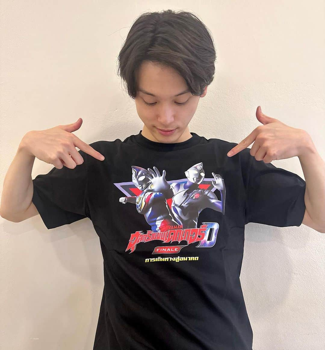 松本大輝のインスタグラム：「. ULTRAMAN DECKER FINAL TOUR  JOURNEY TO BLAZAR🌏  この日をずっと待ってくれていた海外ファンの皆様、ツアーを成功させる為に何年、何ヶ月も前から動いてくださった関係者の皆様  本当にありがとうございました！！  人の好きなものを否定しないで 好きなものは好きって言ってこうな！ 全然恥ずかしくないよ  今回の海外ツアーで出会った子供から大人達みんな最高な顔だったよ！！😊👍  また会おうね！！  イチカ、ディナス、ケンゴさん お疲れ様〜🙌🥲 色んな夢が叶ったね！  #ウルトラマンデッカー #ultramandecker  #ウルトラマンディナス #ultramandinas  #ウルトラマントリガー #ultramantrigger  #ウルトラマンブレーザー #ultramanblazar」