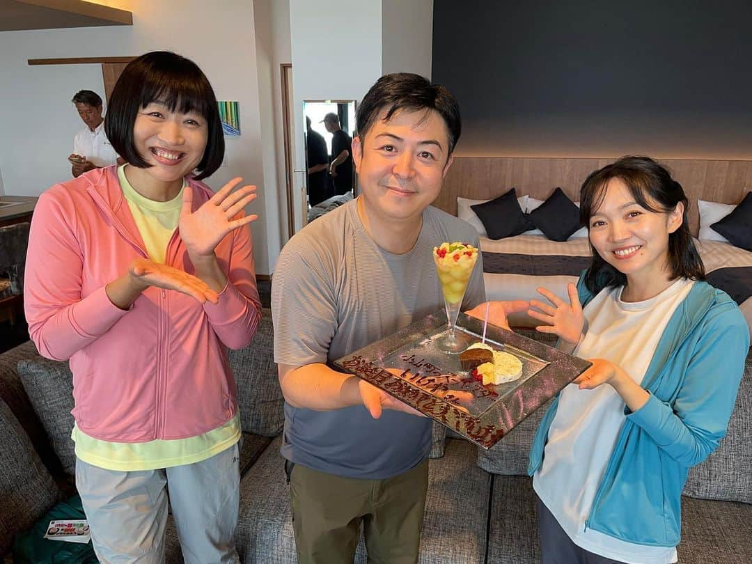 いけや賢二さんのインスタグラム写真 - (いけや賢二Instagram)「誕生日の日にロケっていいですね😊 みんなに祝ってもらいました！ ありがとうございます！ これからも頑張ります💪 #南海キャンディーズ #しずちゃん #いけや賢二 #荒木麻里子アナウンサー #しずもっと #TOKAIケーブルネットワーク #誕生日 #ありがとうございます #これからも #がんばります」7月6日 20時28分 - ikeya0705