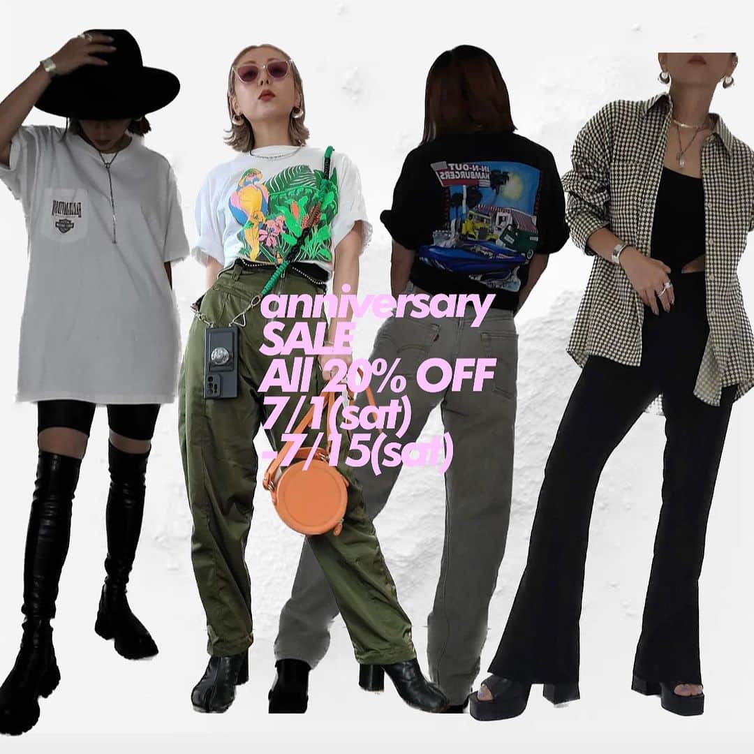 gallerieのインスタグラム：「. 🪻KALE KALE   anniversary SALE!!💐🌼 7/1(sat)-7/15(sat)  all 20%OFF  クーポンコード ”KALEKALE1ST”で オンラインショップの商品全て20%OFF🩵 ※決済時必ずクーポン反映をご確認ください。 .  母になってから 私はTシャツ、シャツを着ることが多くなりました✨ 汚れてもジャバジャバ洗えて、とにかく動きやすい👍  ボトムスにインしたりアウトしたり 簡単に着回せるおしゃれアイテムです✌️❤️‍🔥  #KALEKALE #Tシャツ」