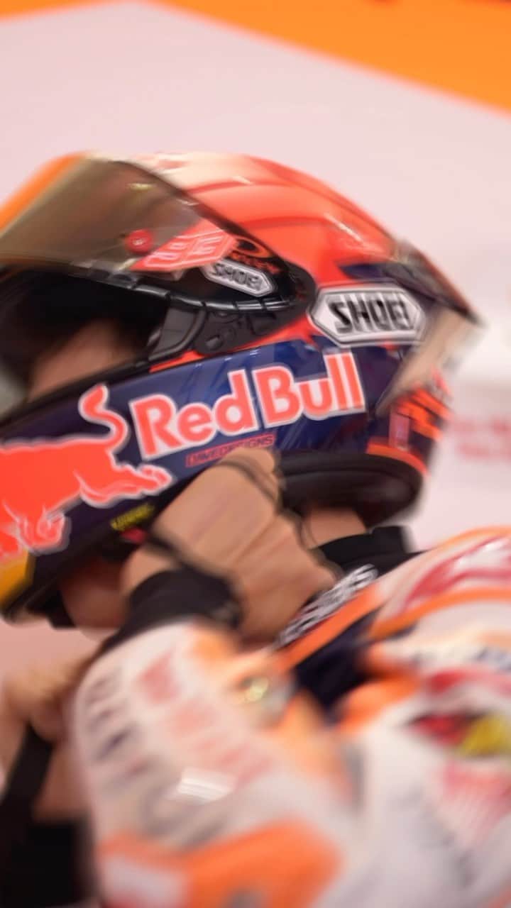 レプソル・ホンダのインスタグラム：「Helmet on. Check the plan. Go. 🏃‍♂️  Missing that build up during the summer break.」