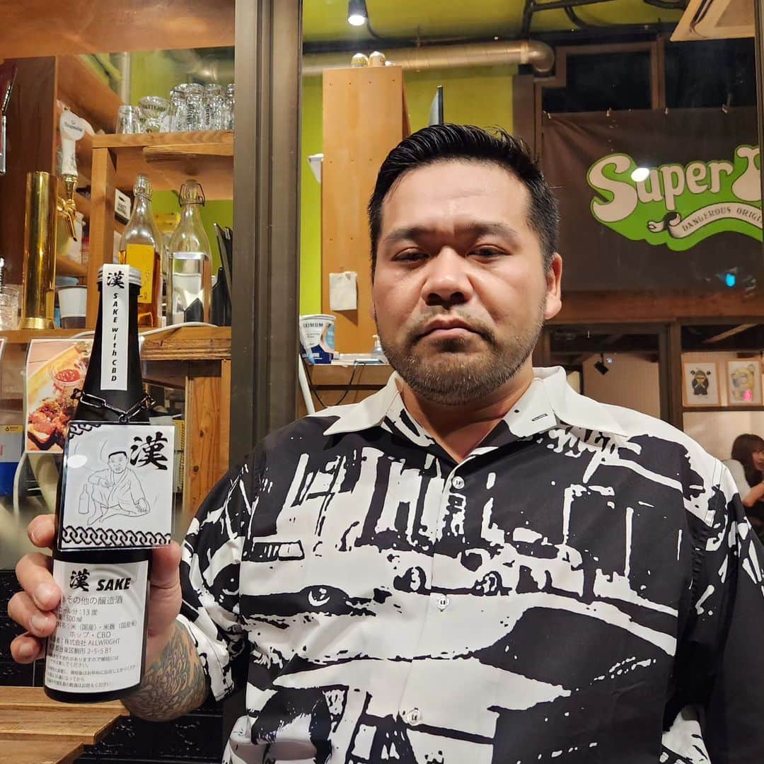 漢のインスタグラム：「どぶろく仕立てのCBD微炭酸日本酒作ったぜ、その名も漢。クサリカフェにて明日から発売。」