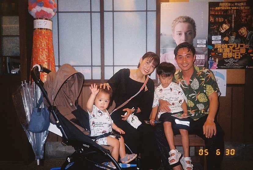 小西翼さんのインスタグラム写真 - (小西翼Instagram)「. 数少ない家族写真👨‍👩‍👦‍👦✨  君たちが大好き。  📸: @uemuraryo」7月6日 20時42分 - tucha_k