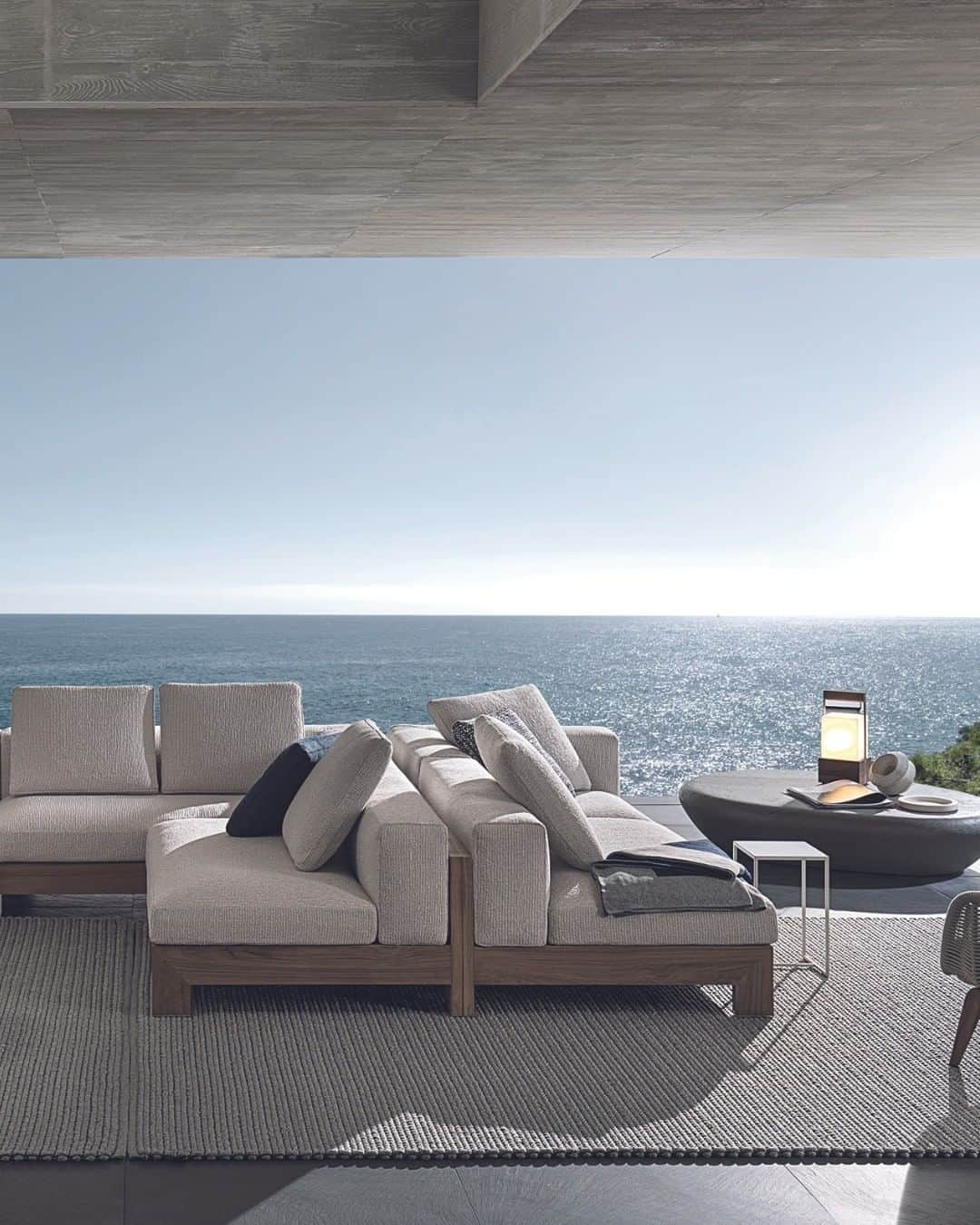 Minotti Londonさんのインスタグラム写真 - (Minotti LondonInstagram)「Created in 2006 as the first furnishing piece of Minotti’s outdoor collection, Alison Iroko evolves with an additional finish that makes it even more natural and easy to blend into green and open-air spaces.  Alison Iroko Nature, a modular seating system with rigorous and formal lines, is characterised by an Iroko wood frame with a natural, unpainted finish.  The formal rigour and rational, square aesthetics of its structure are balanced by the extreme comfort and softness of the upholstered parts.  Designed by Rodolfo Dordoni and Roberto Minotti.  Tap the link in our bio to discover Alison Iroko Nature.  @rodolfodordoni #minotti #minottilondon #rodolfodordoni #interiordesign #design #madeinitaly #italianstyle #italianfurniture #luxuryfurniture」7月6日 20時44分 - minottilondon