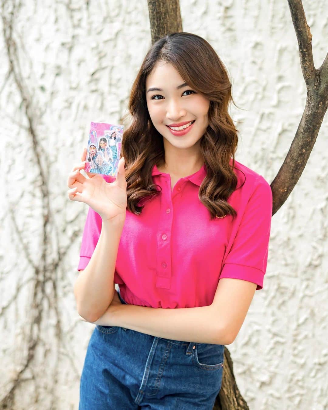 シャニ・インディラ・ナティオのインスタグラム：「Siapa yang mau punya #PhotocardPersah48atan dapetinnya gampang! pilih paket bundling Mystery Box Shimeana yang ada di link bio @anteraja.id Denger-denger bakalan ada Grand Prize juga yang bakalan diundi di akhir periode. Jangan sampe ketinggalan, sebelum tanggal 24 Juli ya!」