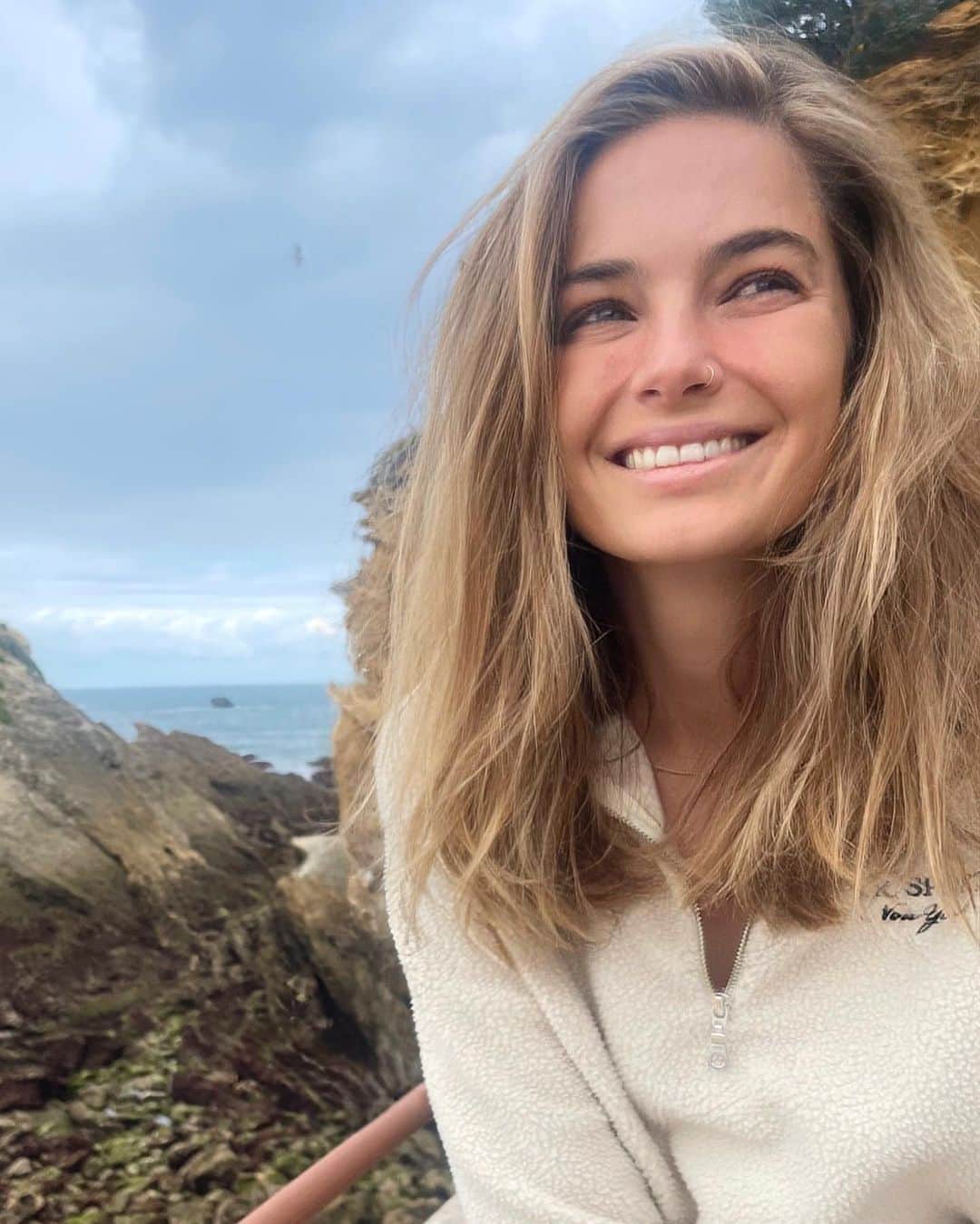 ブリジット・マルコムのインスタグラム：「🤟🦁🌈❤️」