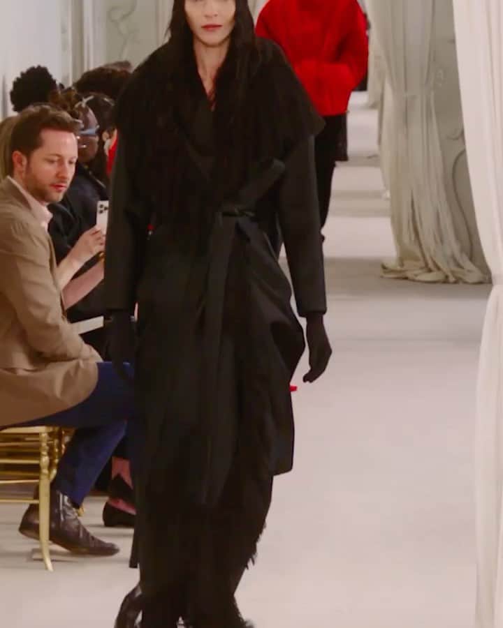マリアカルラ・ボスコーノのインスタグラム：「@balenciaga Couture  by #Demna 🫀  @mrt4000 @ingegrognard @garygillhair @danielvdg  @jesuiscasting」