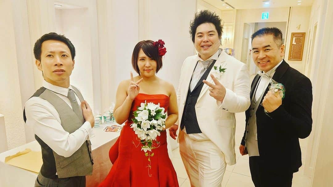 アモーレ橋本のインスタグラム：「#へずまりゅう 君 #しーちゃん さん  ご結婚おめでとうございます！  #HEYたくちゃん 師匠  司会進行補佐終了しました！ 皆様ありがとうございました！」