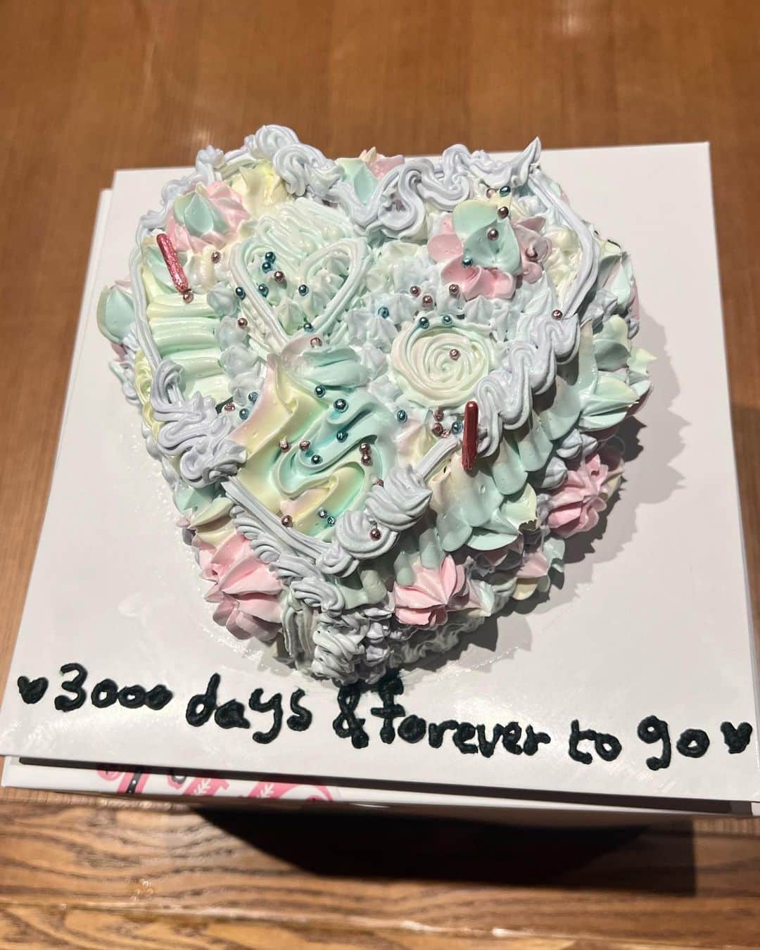 イ・ダヘのインスタグラム：「아직은 연애할때 처럼…🙃 #3000일」