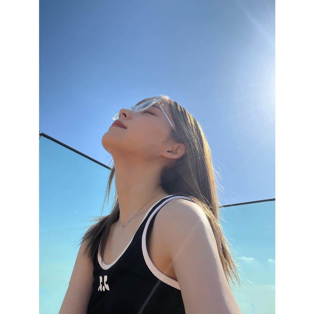 那須笑美さんのインスタグラム写真 - (那須笑美Instagram)「ディズニー創立100周年記念として限定コレクションがでたよ🏰🐭🤍  1935年のアニメーション作品「Mickey‘s Garden」から着想を得たカラーは肌馴染みも良き！    今年の夏たくさん活躍しそうだ〜！！🕶️    #coacheyewear #DisneyxCoach  #CoachJapan #CoachNY #Ad  @Coach_japan  @essilorluxottica」7月6日 20時55分 - nasu_hohomi