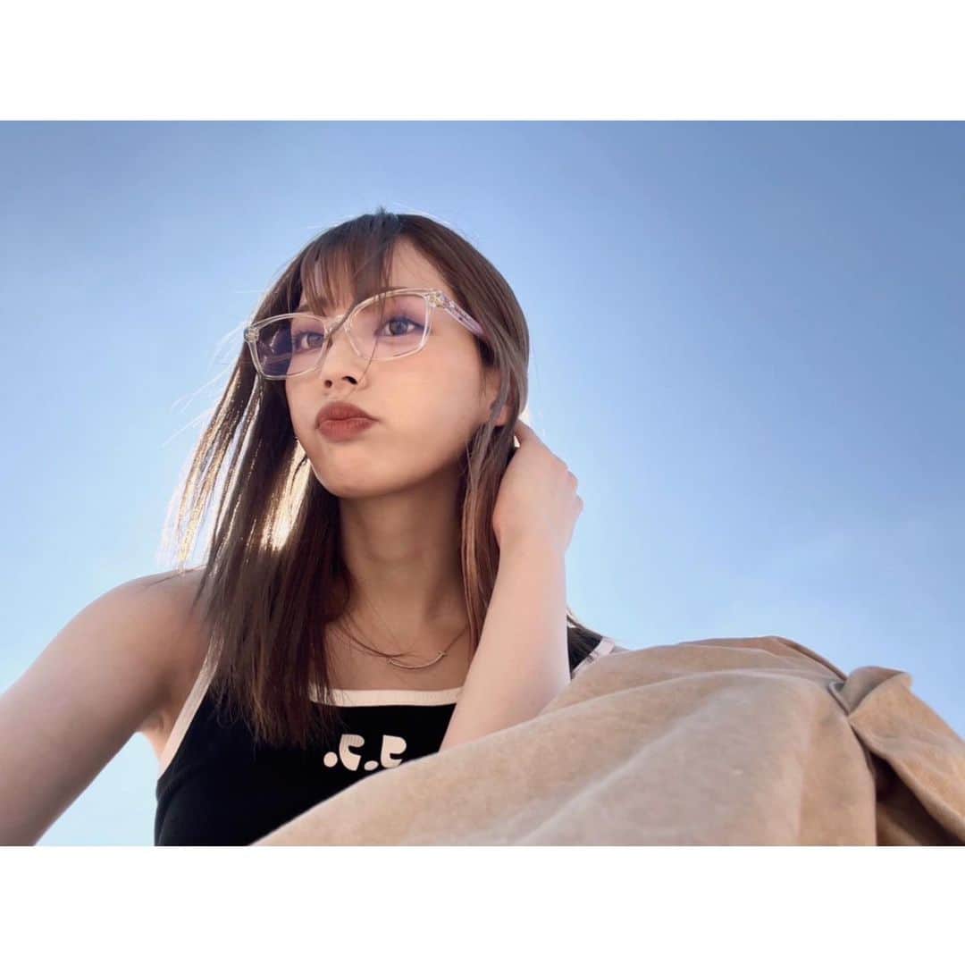 那須笑美さんのインスタグラム写真 - (那須笑美Instagram)「ディズニー創立100周年記念として限定コレクションがでたよ🏰🐭🤍  1935年のアニメーション作品「Mickey‘s Garden」から着想を得たカラーは肌馴染みも良き！    今年の夏たくさん活躍しそうだ〜！！🕶️    #coacheyewear #DisneyxCoach  #CoachJapan #CoachNY #Ad  @Coach_japan  @essilorluxottica」7月6日 20時55分 - nasu_hohomi