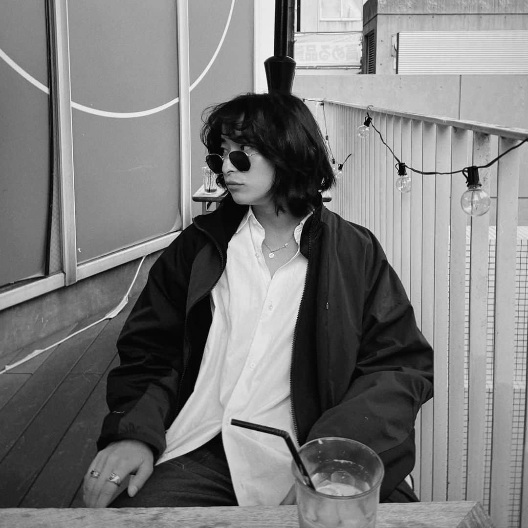 上野一稀さんのインスタグラム写真 - (上野一稀Instagram)「・ cafe time. ・ 今日響いた言葉  「私は、人の成功を、単にどれくらい高く昇りつめたかでは判断しない。どん底に落ちた時に、どれくらい高く這い戻ってきたかで判断する。」  “I don’t measure a man’s success by how high he climbs, but how high he bounces when he hits bottom.” ・ ・ オンとオフの切り替え！ ・ ・ ・ ・ ・ ・ ・ ・ ・ ・ #メンズファッションコーデ #メンズファッションコーディネート #ユニセックスコーデ #ユニセックスファッション #メンズモデル #ミディアムヘアアレンジ #ラフコーデ #カフェ」7月6日 20時56分 - itsuki1158