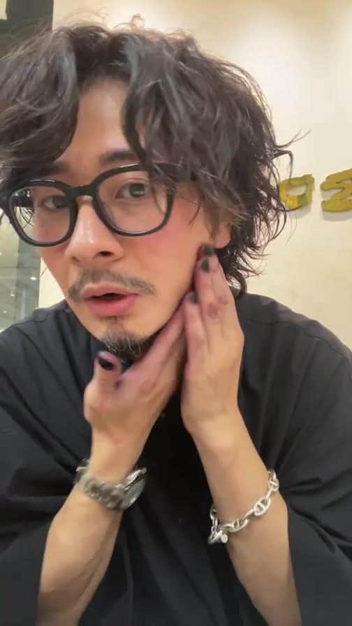 加代憲康のインスタグラム：「久しぶりのインスタライブ！ 小顔ギアを使ってるからライブラストは顔が小さくなってます🤩 ぜひお時間ある時見てください🙋‍♂️」