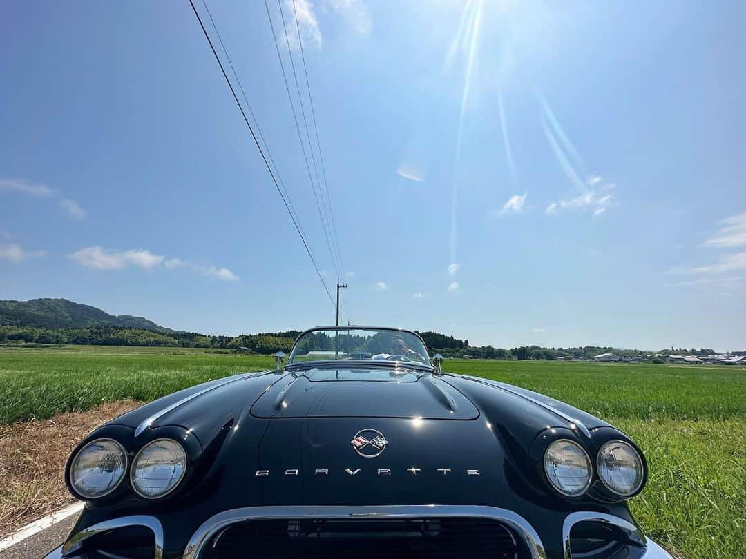 長渕剛さんのインスタグラム写真 - (長渕剛Instagram)「. 俺の愛車 1962年式 コルベットC-1 ✨  #長渕剛 #nagabuchitsuyoshi #2023 #ツアー #oh #guitar #banjo #コルベット #corvette #1962年式 #car #☀️」7月6日 21時35分 - tsuyoshi_nagabuchi