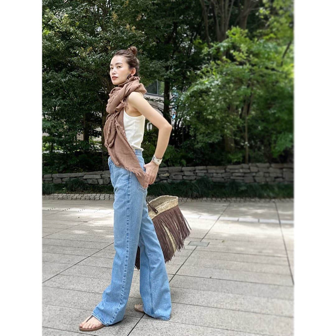 武藤京子さんのインスタグラム写真 - (武藤京子Instagram)「* * 暑くて ついにアメスリに手を出しました💦 * ゆったりとしたシルエットが 今年っぽいデニム ブーツカットが新鮮な @upperhights の 『THE DYLAN』 * ゆるっと穿いているだけなのに スタイルアップして見えるのが 何とも嬉しい😏 * #upperhights #アッパーハイツ　 #guestlisttokyo #asaucemeler #tiffany  #atelieramboise #アメブロ更新しました」7月6日 21時11分 - kyokomuto0628
