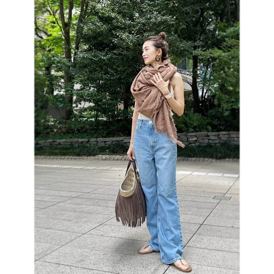 武藤京子さんのインスタグラム写真 - (武藤京子Instagram)「* * 暑くて ついにアメスリに手を出しました💦 * ゆったりとしたシルエットが 今年っぽいデニム ブーツカットが新鮮な @upperhights の 『THE DYLAN』 * ゆるっと穿いているだけなのに スタイルアップして見えるのが 何とも嬉しい😏 * #upperhights #アッパーハイツ　 #guestlisttokyo #asaucemeler #tiffany  #atelieramboise #アメブロ更新しました」7月6日 21時11分 - kyokomuto0628