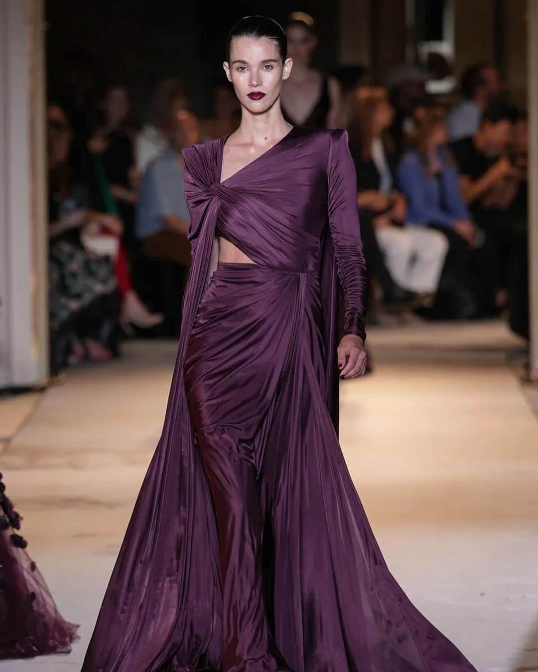 ポーリーヌ・オアロのインスタグラム：「@zuhairmuradofficial  @cococasting 💜 @sagliogeraldine」