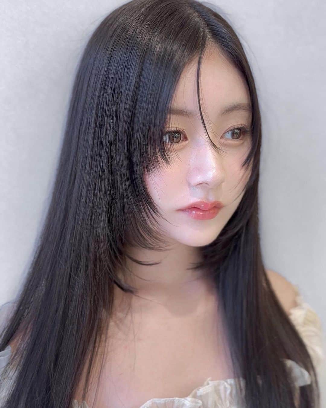 小西恭平さんのインスタグラム写真 - (小西恭平Instagram)「トレンドの #リフトレイヤー ✂︎✨  伸ばしかけの前髪で作れるヘアデザインです✨  顔周りにポイントで入れるだけでも、他とは違うオシャレ感を作れます😊  オーダーの際は画像を保存しご提示ください✂︎✨」7月6日 21時06分 - kyohei_konishi