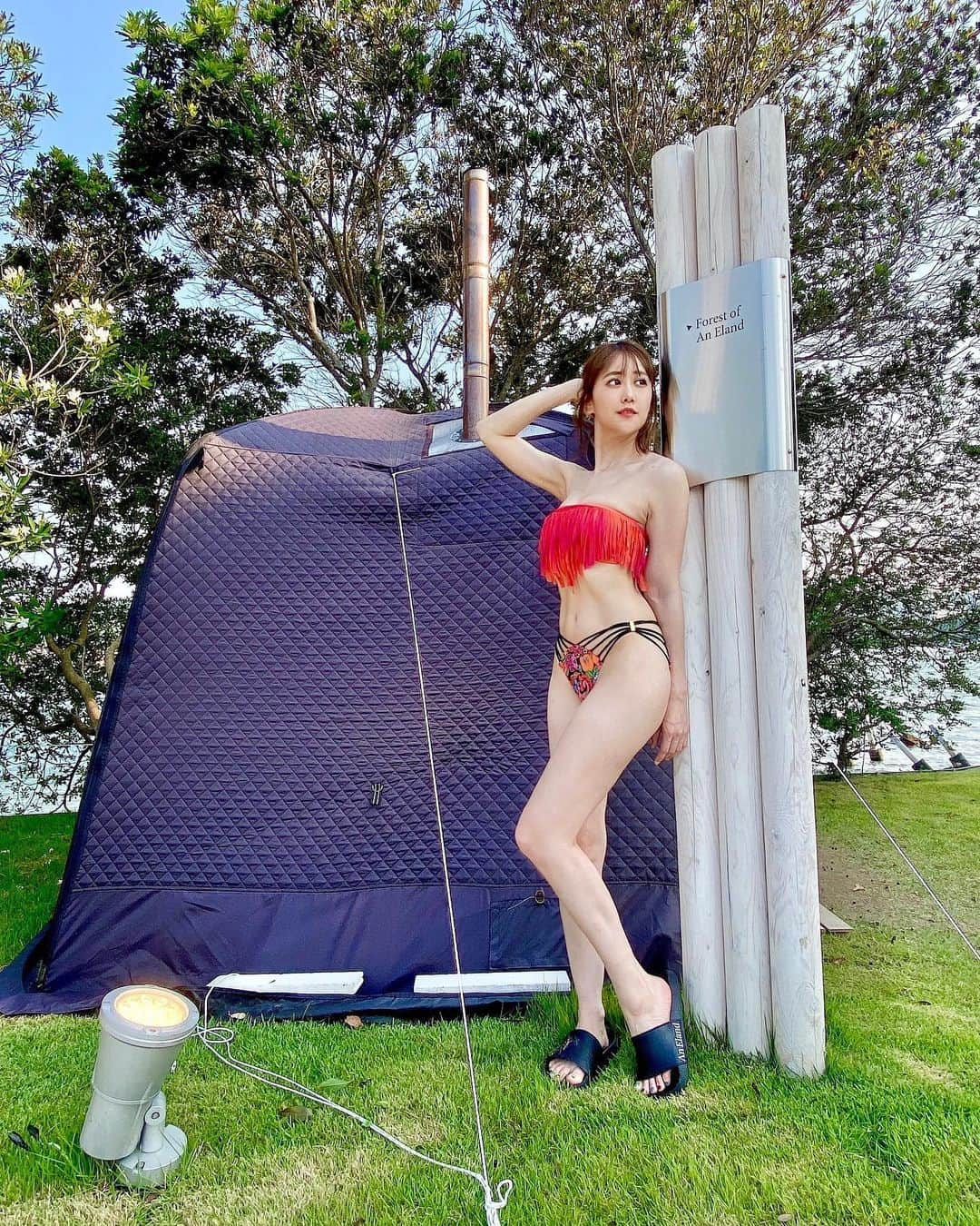 日向カンナさんのインスタグラム写真 - (日向カンナInstagram)「今日がビキニの日って、知らなかったよ👙✨サウナ仲間が言ってて初耳でする。皆知ってましたか🤭？  せっかくなのでビキニの日は、自分の体の唯一好きな「腹斜筋」をビキニと添えて☺️✨✨ 腹筋だけは衰えぬように、ダンスで意識しております！ 30代の理想の体を目指して✨ すぐ体がぷにつくので、気をつけないとです💦  いや〜、それにしても〇〇の日って色々ありすぎて、分からないですねで🥹うといんです、私。 いつ増えたんだろ〜？〇〇の日シリーズ😳  #ビキニの日 #サウナ #サウナ女子 #サウナイキタイ #ビキニ #ビキニ女子 #水着 #水着コーデ #水着女子 #筋トレ女子 #筋トレ #腹斜筋 #スタイル  #원스 #데일리패션  #소통 #데일리룩 #일상  #japanease #좋아요  #大人可愛い #大人女子 #ビジョビ #美容 #美容女子 #インフルエンサー #ダンサー #タビジョ #旅スタグラム #笑顔が一番」7月6日 21時06分 - kanna_hinata