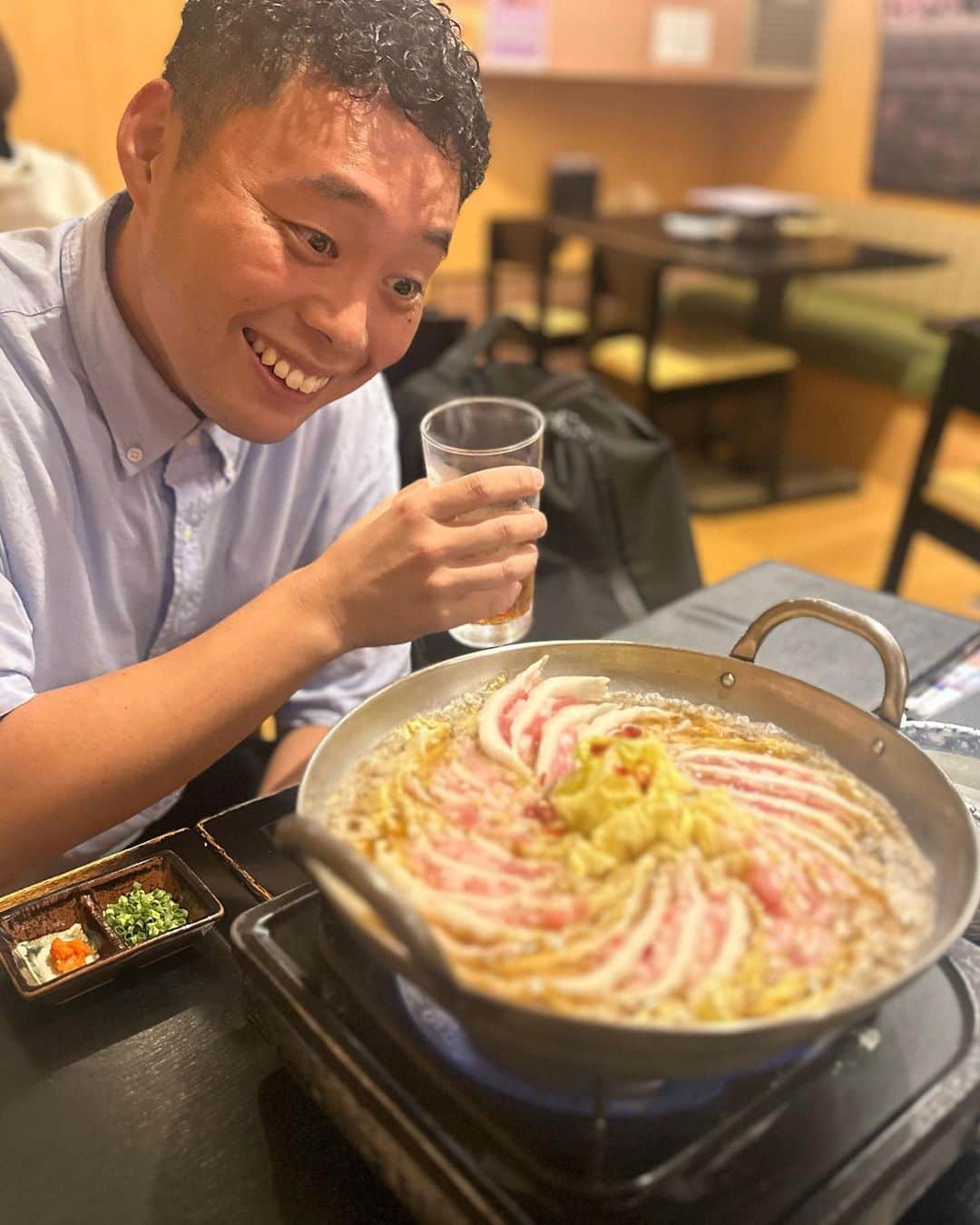 藤川球児さんのインスタグラム写真 - (藤川球児Instagram)「博多も食い倒れの街やね😋😋 絶品ミルフィーユ鍋…からのもつ鍋🍲 韓国から旅行中のアボジから写真が送られてきた📸 行列屋台で仲間が増えた夜✨🍜 ※働いたら沢山食うんやで‼️  #kyuji22  #博多グルメ  #小金ちゃんの焼きラーメン #韓国カメラマン父さん」7月6日 21時08分 - fujikawa_kyuji22