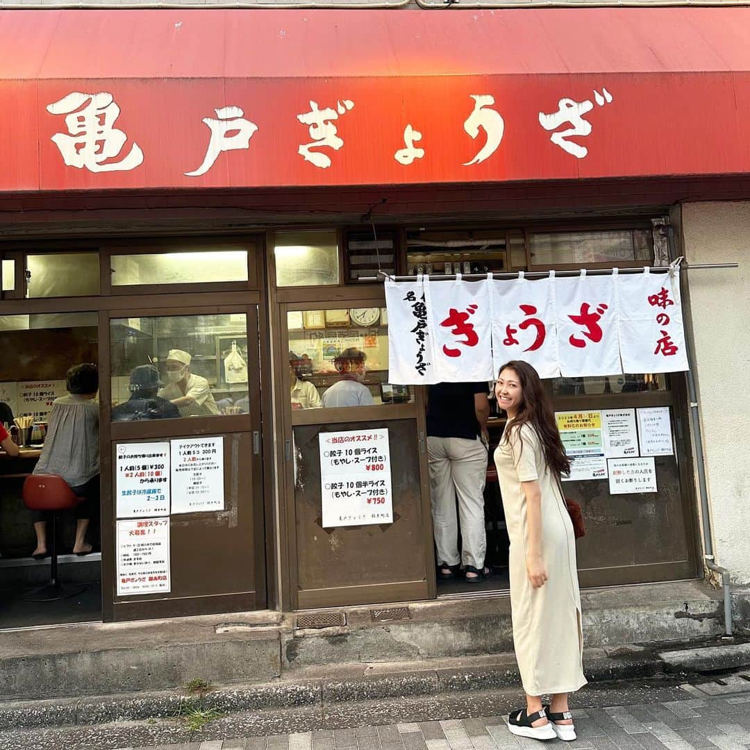 こちえさんのインスタグラム写真 - (こちえInstagram)「. . こないだの初めての錦糸町🍺  皮薄め、お野菜シャキシャキの具 がたっぷりの餃子が最高すぎた🥟  軽くてぱくぱくいけちゃった🥹  ニンニクは入ってなくて、優しい味わい🤭  土曜日の17時頃に訪問して 餃子がラスト5皿でした🥺  餃子が無くなったら閉店とのこと なので、ご注意ください🫢  #亀戸餃子#餃子#ぎょうざ #チャーハン#町中華#街中華 #東京グルメ#錦糸町グルメ  #グルメ女子#飲兵衛女子  #昼飲み#錦糸町#東京 #izakaya#japanesefood  #followme#gyoza #japanesegirl#yummy #tokyotrip#tokyotravel #tokyo#japan」7月6日 21時08分 - ___5ch1_ko