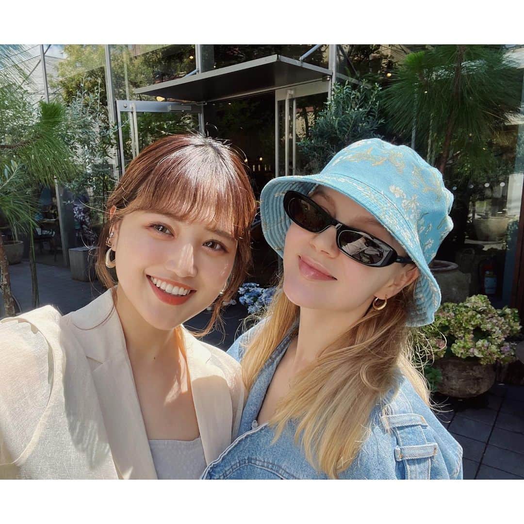金光みり愛のインスタグラム：「. Long time no see @violapolt 💕  今日は久しぶりすぎるViviと過ごした🕶💖 Viviはいつも熱くて自由でハートフルで💭✨ いい刺激をありがとう🥰🫶🏻 Love you💗  @nicolaibergmann_nomu 素敵なカフェだった🫶🏻💐」