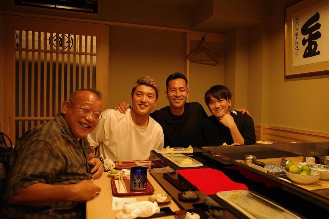 のインスタグラム：「⠀ 鶴瓶師匠と久々の再会。 A-Studioでご一緒してからのご縁m(_ _)m  まやもやりとりはしてたが、 会えるのは久しぶりで嬉し。 りつは会いたかった素晴らしい選手だったので、 サッカー小僧としては嬉しい初めまして＾＾  素敵な夜すぎた！」