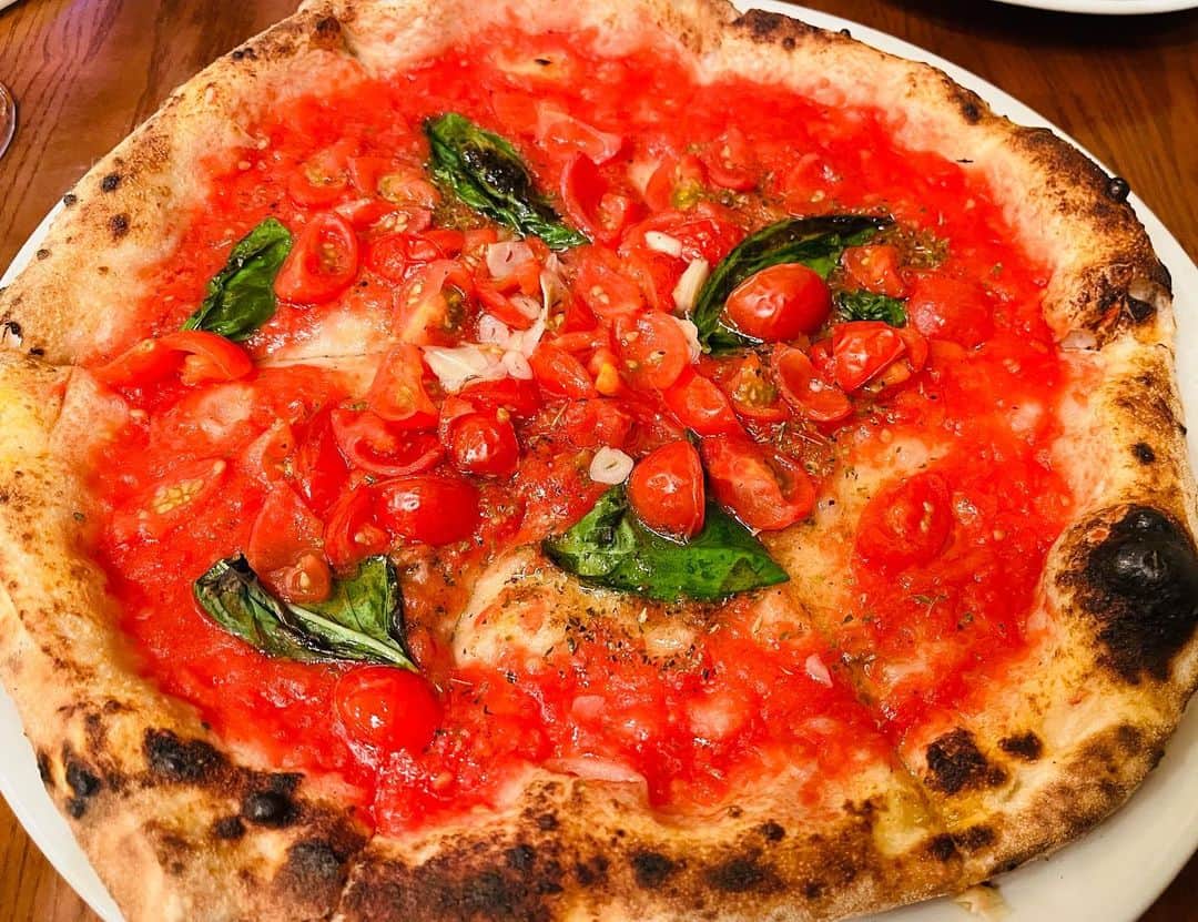 金子三勇士のインスタグラム：「ナポリピザ🍕(^^)/ #vomero #ヴォメロ東銀座  #ナポリピザ @pizzeria_vomero  #pizza #ピザ #ナポリ風 #イタリアン #italian #Tokyo」