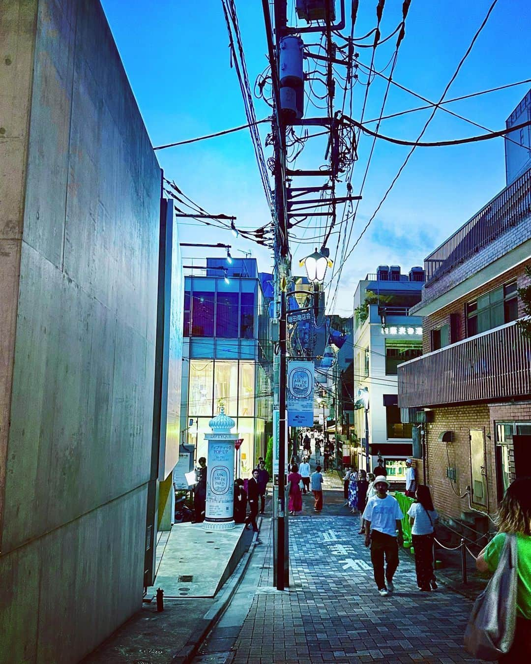 谷川じゅんじさんのインスタグラム写真 - (谷川じゅんじInstagram)「Diptyque Un Air de Paris on Tokyo. 表参道に突如現れたDiptyque Popup。香りの庭園やクラフトマンシップが感じられる展示も刺激的。イマジネーティブなブランドの世界観は必見。事前予約制で今月17日まで。#diptyque #goodvibesonly #goodneighbors #thisisjapan」7月6日 21時15分 - junjitanigawa